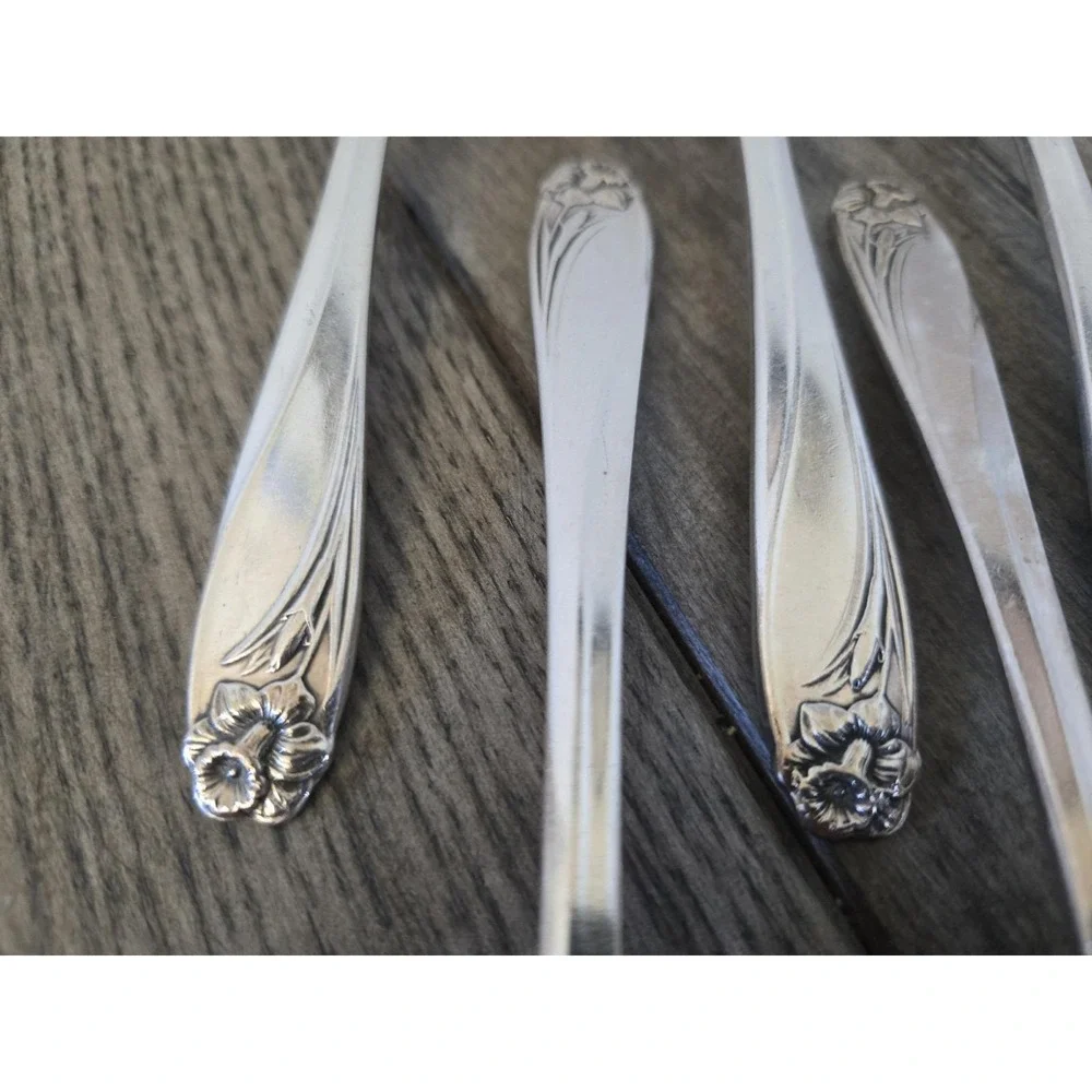 Vintage 1847 Rogers Bros Daffodil Silverplate Dinner Forks 7-1/2
